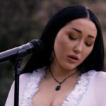 On Deck: mira la actuación de ensueño de Noah Cyrus en Topanga