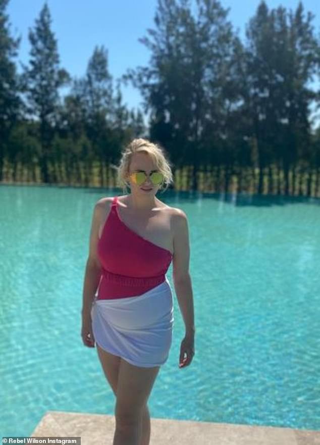 Rebel Wilson (en la foto) ha prometido volver a sus hábitos saludables después de aumentar de peso durante sus vacaciones en Europa y Turquía en las últimas semanas.