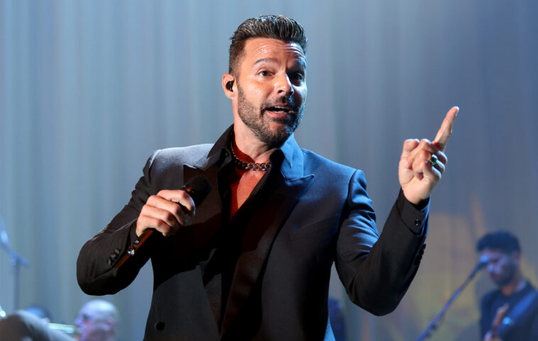 Ricky Martin emite orden de restricción en Puerto Rico