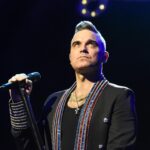 Robbie Williams dice que su próximo álbum lo verá "regresar a 1995"