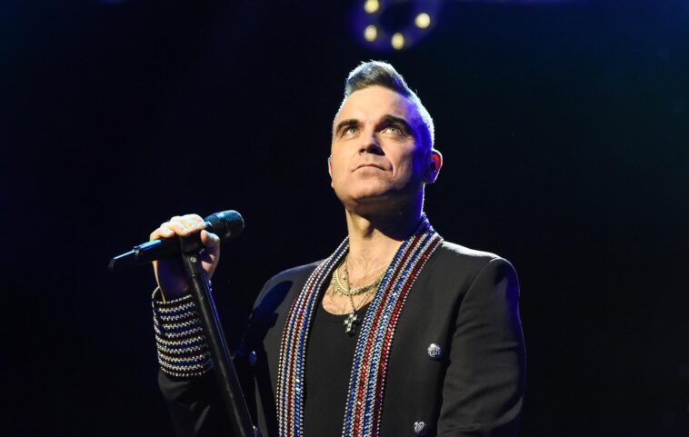 Robbie Williams dice que su próximo álbum lo verá "regresar a 1995"