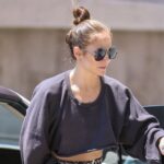 Solo Jennifer Lopez podría lograr la tendencia divisiva de los leggings acampanados