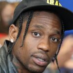 Travis Scott criticado por la familia de la víctima de Astroworld después de detener el concierto