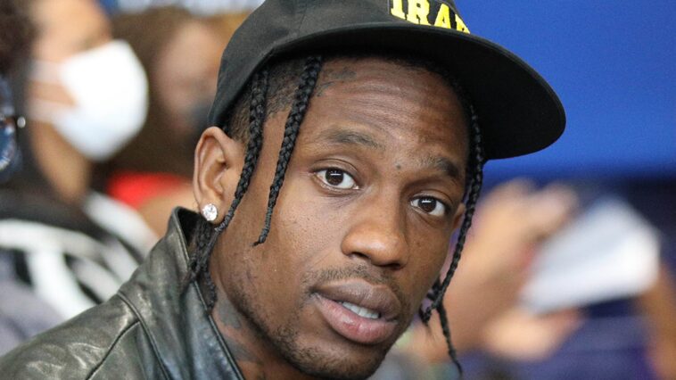 Travis Scott criticado por la familia de la víctima de Astroworld después de detener el concierto