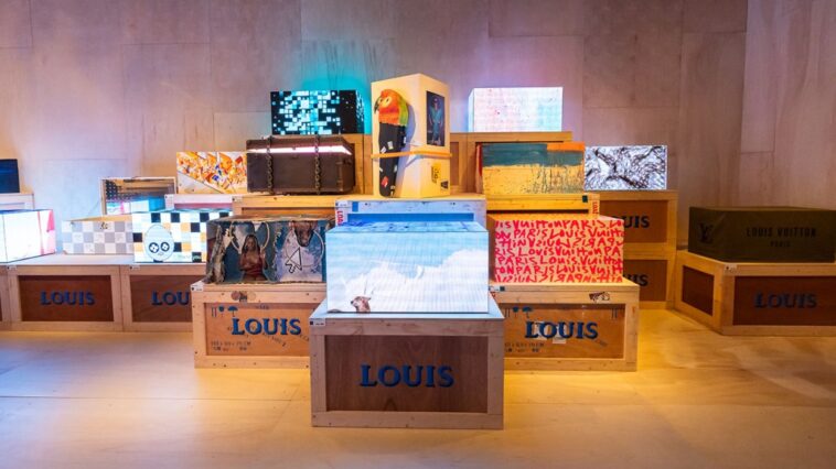 Una mirada a las nuevas ofertas de Louis Vuitton en Beverly Hills: nueva tienda de ropa masculina, exhibición '200 Trunks'