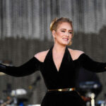 Ve a Adele regresar al escenario para su primer concierto público en 5 años