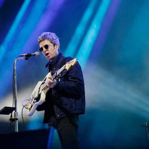 Wonderstraw: Noel Gallagher canta en pajitas para calentar su voz