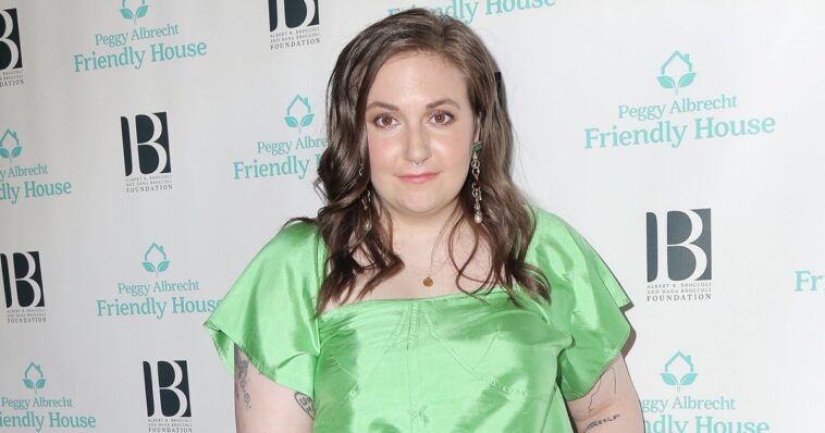 ¡Celebrando el verano!  Lena Dunham muestra cuerpo de bikini en varios trajes de baño