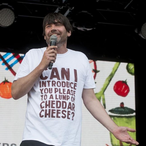 Alex James no tendrá una lesión en la cocina en Big Feastival