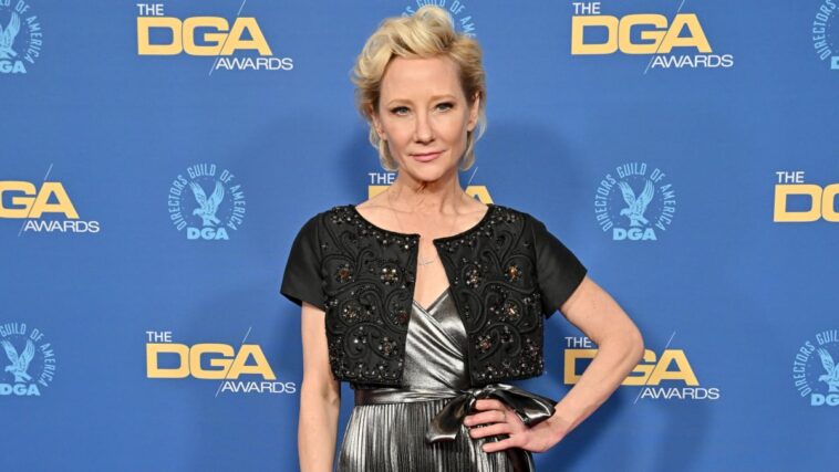 Anne Heche muere a los 53 años, una semana después del accidente automovilístico de Fiery