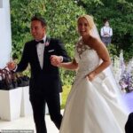 Invisible: Ant McPartlin ha compartido una instantánea de boda nunca antes vista con su esposa Anne-Marie Corbett para conmemorar su primer aniversario.