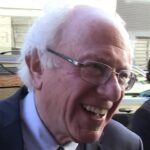 Bernie Sanders genera un nuevo meme con la foto de los escalones del Capitolio