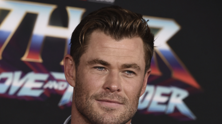 Chris Hemsworth comparte una foto de él mismo de niño: "Estaría decepcionado con mis elecciones de superhéroes"