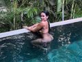 Cristina Pedroche reacciona a las críticas compartiendo una imagen desnuda en una piscina
