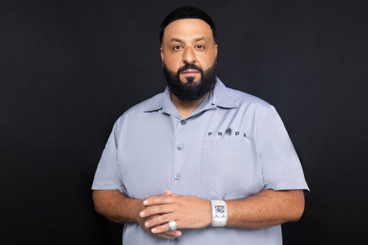 DJ Khaled consigue que un montón de raperos famosos se presenten en el estudio de grabación en 'God Did'