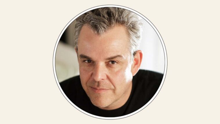 Danny Huston se une a Bill Skarsgard en 'The Crow' (Exclusivo)