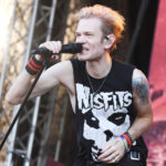 Deryck Whibley de Sum 41 vende catálogo de publicaciones y música grabada a HarbourView