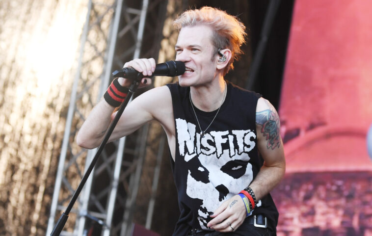 Deryck Whibley de Sum 41 vende catálogo de publicaciones y música grabada a HarbourView