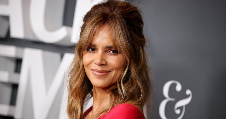 El cabello morado de Halle Berry es decididamente punk-rock