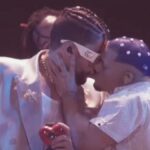 El comentado beso de Bad Bunny con uno de sus bailarines durante su actuación en los MTV VMA