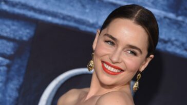 Emilia Clarke fue llamada 'niña baja y regordeta' en el estreno de House of the Dragon