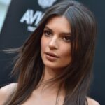 Emily Ratajkowski se cortó el pelo y filmó todo