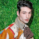 Ezra Miller se ha reunido con Warner Brothers para evitar que la película Flash sea desechada, dicen los informes