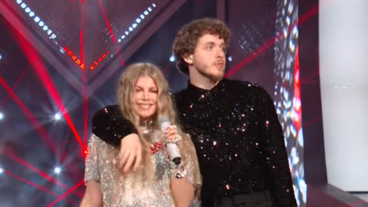 Fergie hace una aparición sorpresa 'glamorosa' en los VMA uniéndose a la actuación de 'primera clase' de Jack Harlow