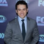 Fred Savage enfrenta acusaciones de acoso sexual y agresión de colegas de Wonder Years Reboot, incluido uno que lo acusó de forzarla en el baño de un bar