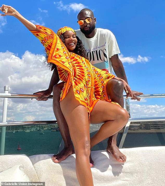 Feliz: Gabrielle Union, 49, y su esposo Dwayne Wade, 40, posaron en algunas fotos de vacaciones durante su escapada de verano