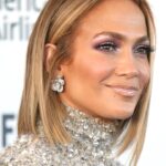 Jennifer Lopez Affleck usó un top corto de satén Breezy antes de la celebración de su boda