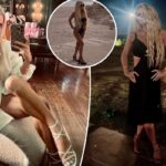 Jessica Simpson usa traje de baño con tiras recortadas y tacones en la playa