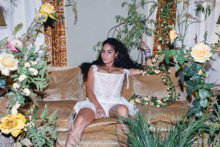 Jessie Reyez presenta una vista previa del LP 'Yessie' con el video 'Mutual Friend'