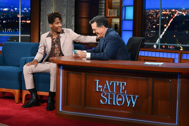 Jon Batiste abandona 'The Late Show With Stephen Colbert' como líder de la banda después de Seven Seasons