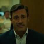 Jon Hamm no puede descansar en el primer tráiler de 'Confess, Fletch'