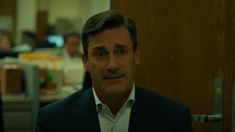 Jon Hamm no puede descansar en el primer tráiler de 'Confess, Fletch'