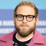 Jonah Hill dice que los ataques de ansiedad llevaron a la decisión de alejarse de la promoción de películas y las apariciones públicas