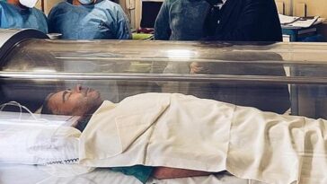 Jorge Javier Vázquez reacciona a los memes tras su fotografía en la cámara hiperbárica y bromea con su funeral