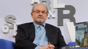 Juez niega fianza para atacante de Salman Rushdie, entrevistas de bares