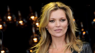 Kate Moss presenta su nueva línea de belleza con un desnudo integral