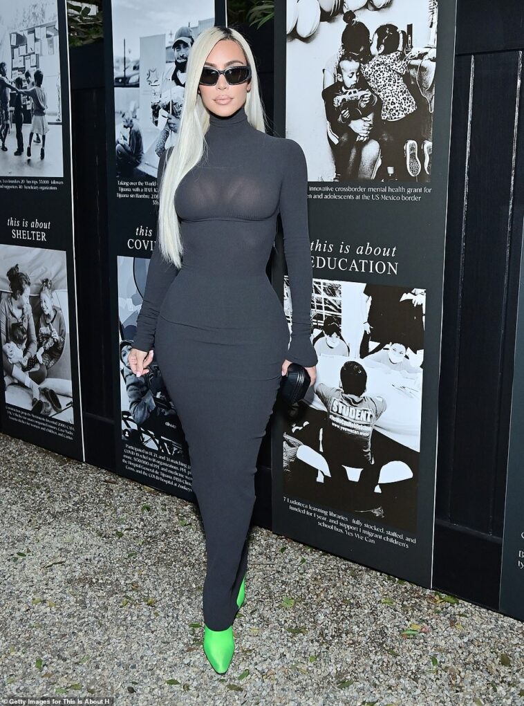 Impresionante: Kim Kardashian hizo una exhibición asombrosa con un vestido negro ceñido a su llegada a la 4ta recaudación de fondos anual de TIAH, que se llevó a cabo en una residencia privada en Los Ángeles el sábado por la noche.