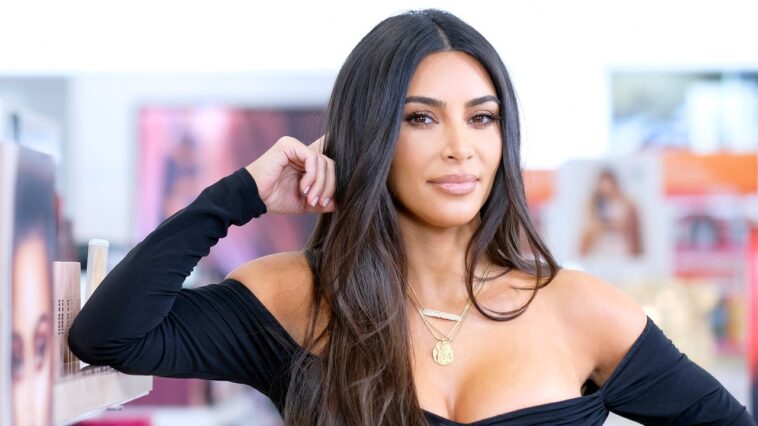 Kim Kardashian quiere que sepas que sus huesos son extremadamente densos