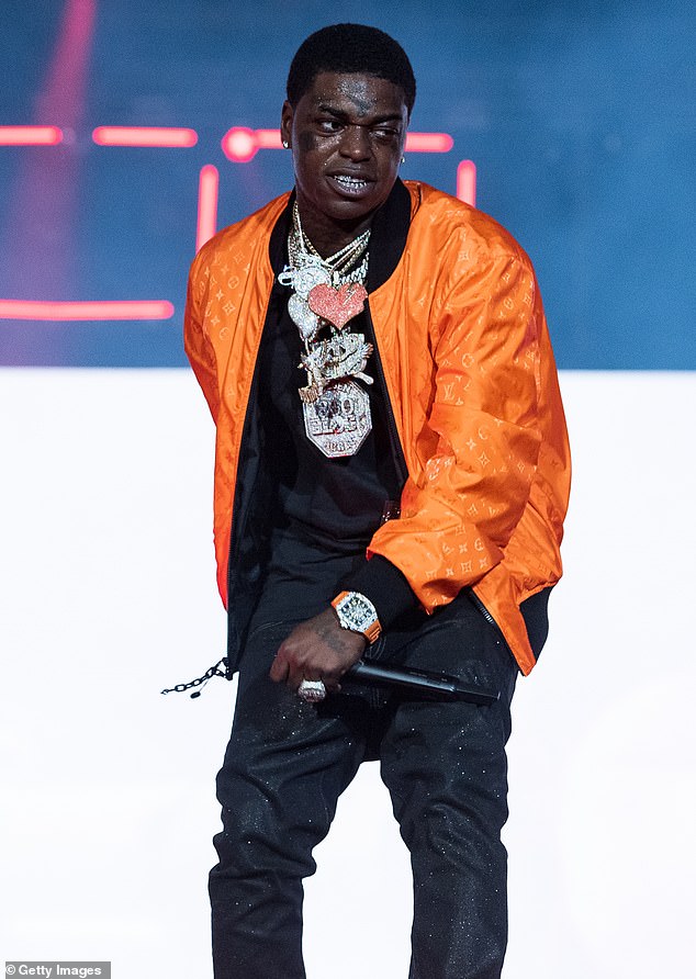 Incautado: Kodak Black, de 25 años, está solicitando a un tribunal que devuelva el vehículo y el dinero en efectivo incautados por la Patrulla de Carreteras de Florida cuando fue arrestado en julio luego de ser detenido supuestamente por polarizar ilegalmente las ventanas y etiquetas vencidas en su vehículo;  visto el 24 de julio en Miami Gardens, Florida