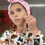 Retroceso: Kourtney Kardashian se enfrentó a críticas en línea después de que su hija Penélope, de 10 años, protagonizó un tutorial de maquillaje en su TikTok compartido