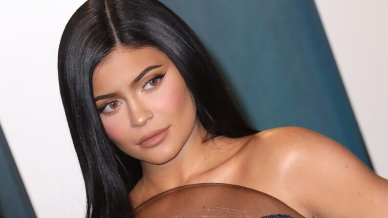 Kylie Jenner usó lentejuelas transparentes para celebrar 'Twenty Fine'