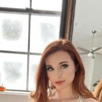 La 'streamer' Amouranth, conocida por hacer directos desde un jacuzzi, revela cuánto dinero gana con su polémico contenido