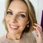 La presentadora de Today Extra, Belinda Russell, mostró su truco de fiesta favorito el martes en un video viral grabado en la elegante sede de Nine en Sydney.
