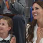 La princesa Charlotte luce rayas bretonas y coletas junto a mamá Kate Middleton