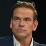 Lachlan Murdoch demanda a un sitio web australiano por difamación relacionada con un artículo de opinión del 6 de enero