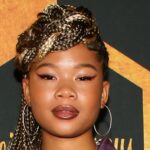 Las trenzas bohemias de Storm Reid son las vibraciones máximas del verano